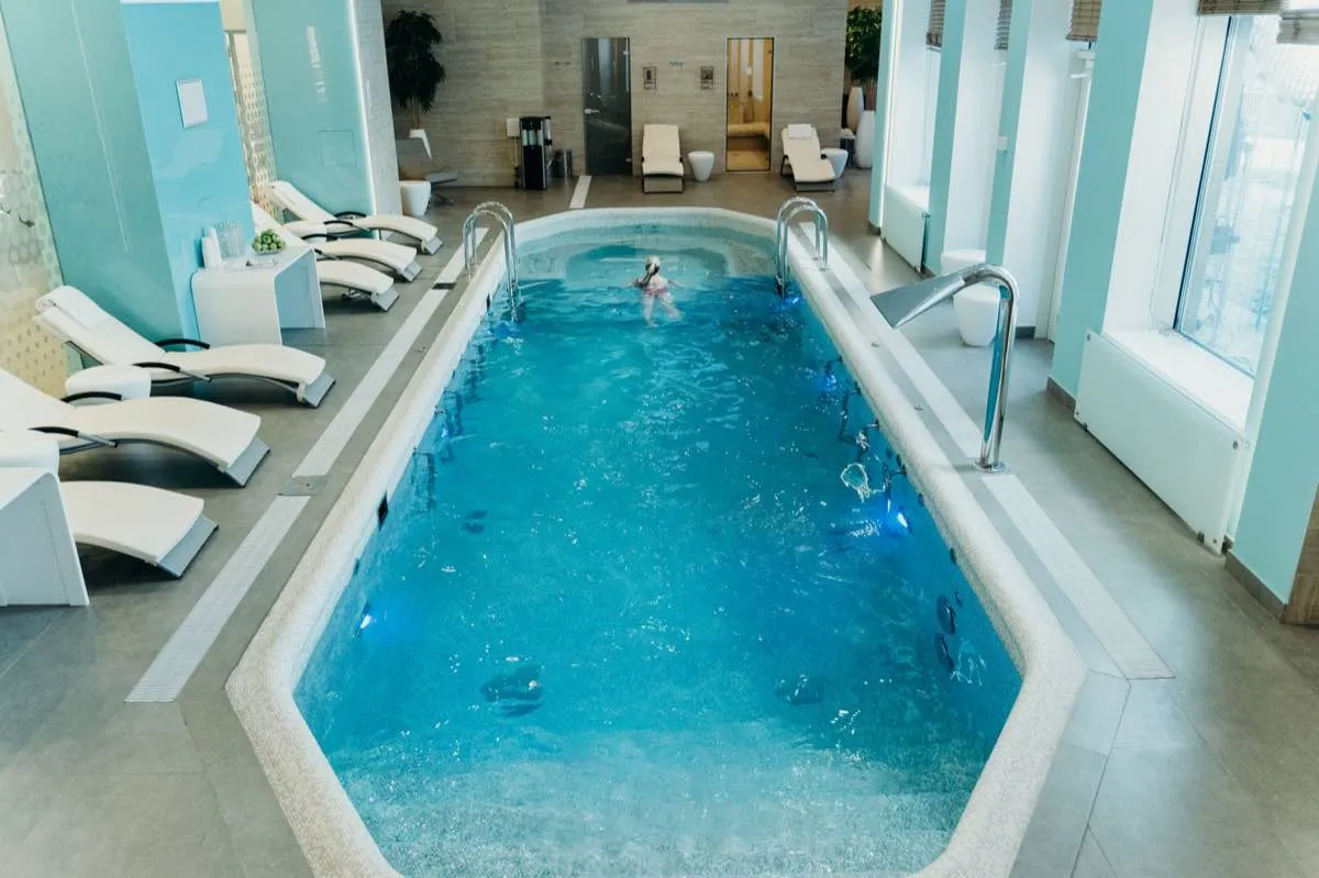 Commercial pool services in Naples, FL